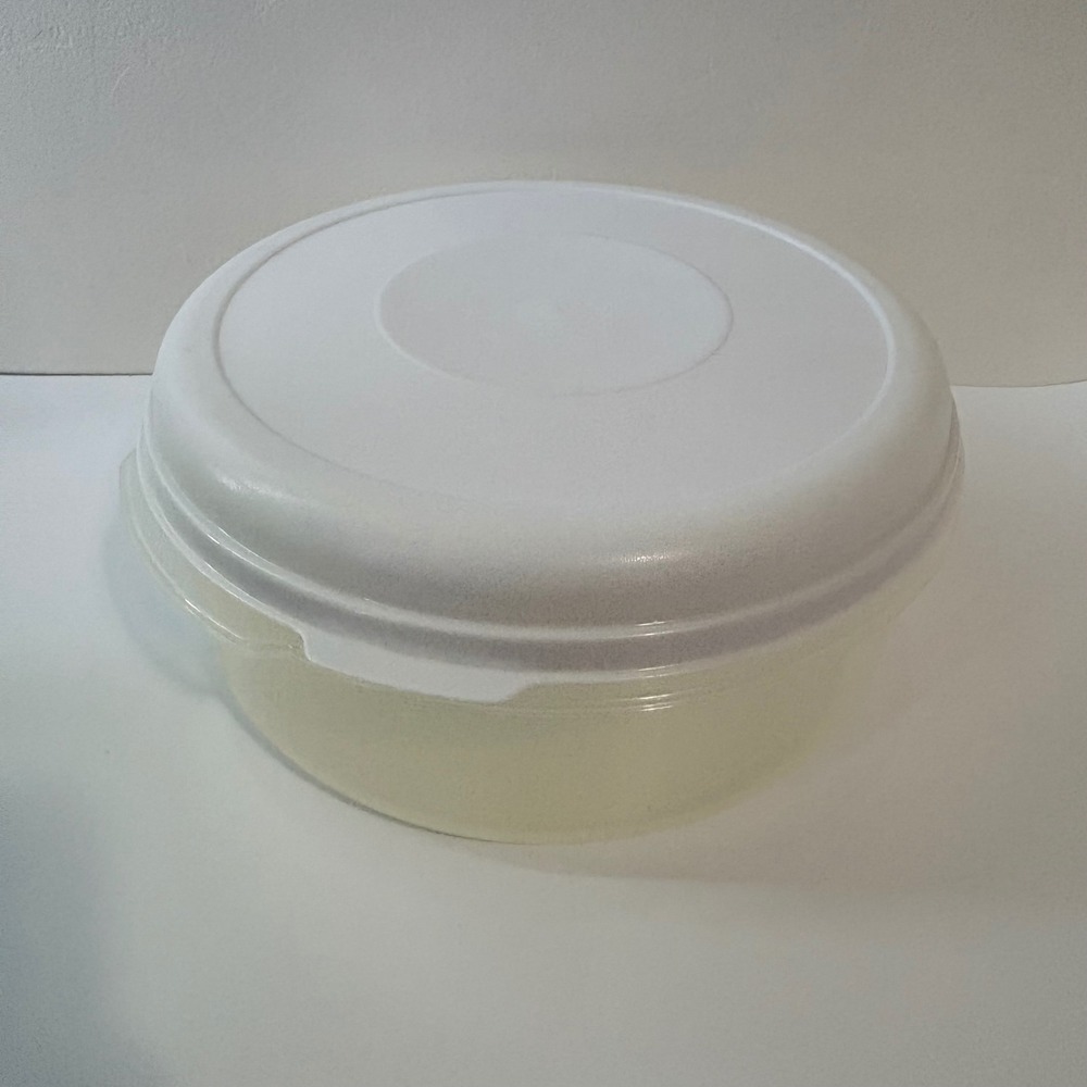 Rubbermaid Food Storage Container 0376 Servin' Saver 22 Cup Large Almond Vintage